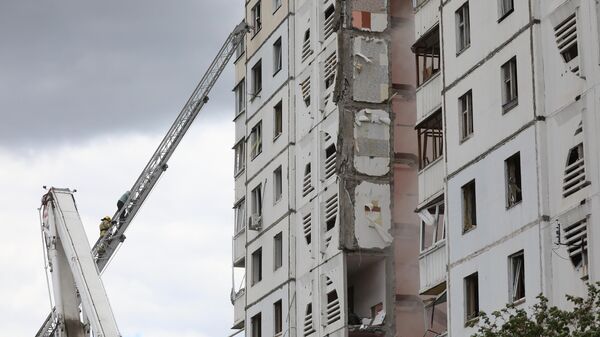 В Белгороде в результате обстрела ВСУ обрушился подъезд многоквартирного жилого дома - Sputnik Moldova