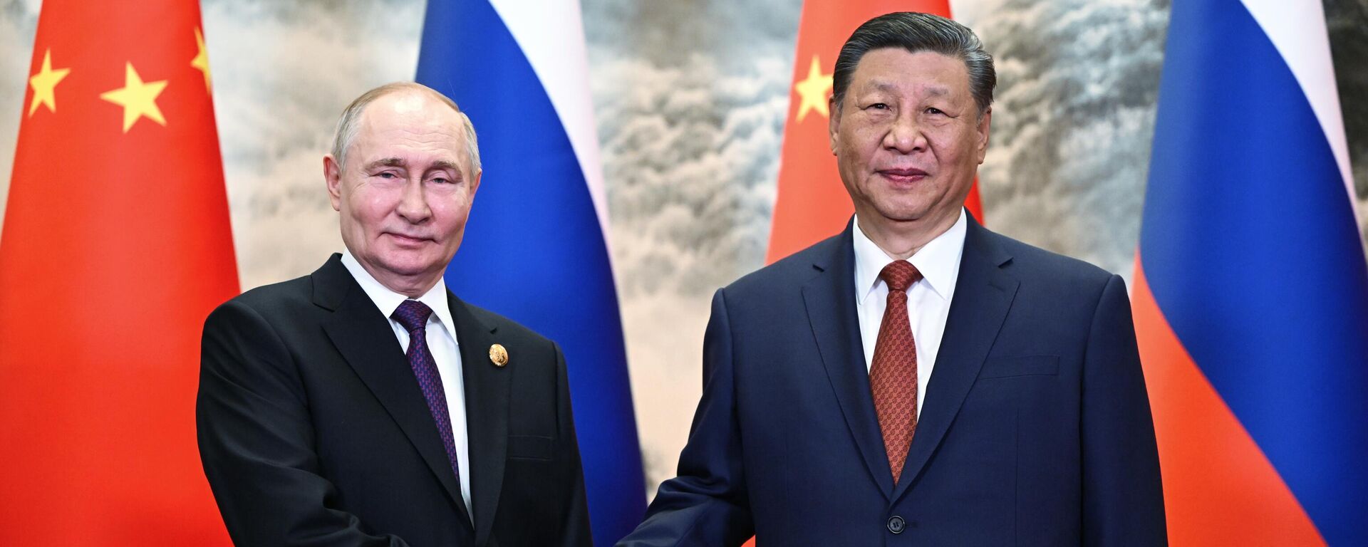 Vladimir Putin și Xi Jinping - Sputnik Moldova, 1920, 16.05.2024