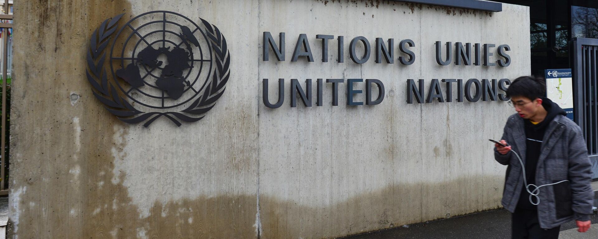 Эмблема Организации Объединённых Наций (ООН) на здании офиса ООН в Женеве. - Sputnik Молдова, 1920, 21.05.2024