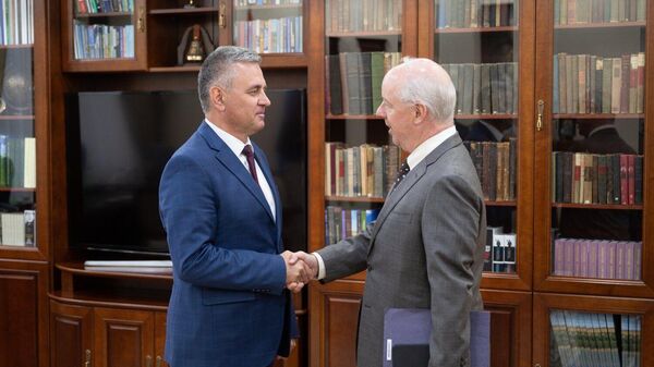 Посол США Кент Логсдон встретился с главой Приднестровья Вадимом Красносельским в заключение своего пребывания в Молдове - Sputnik Молдова