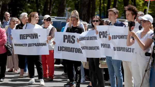Власть PAS хочет превратить Молдову в необразованное государство - протест БКС - Sputnik Молдова