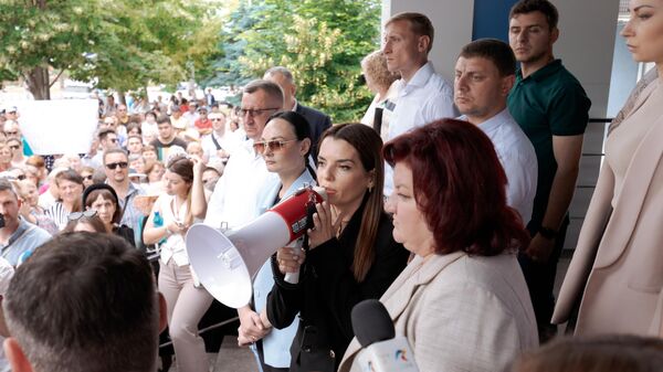 Митинг в поддержку башкана Гагаузии Евгении Гуцул возле здания прокуратуры сектора Буюканы - Sputnik Молдова