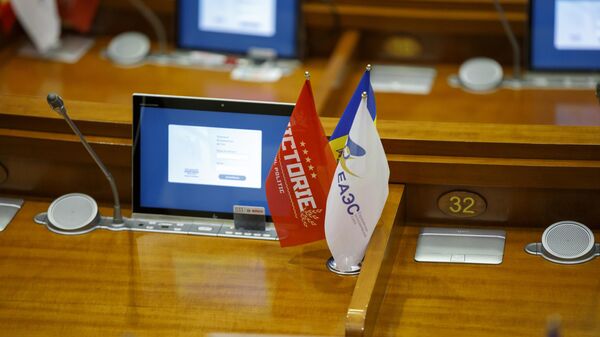 Депутаты блока Победа вернулись на заседание парламента, но их не услышали - Sputnik Молдова