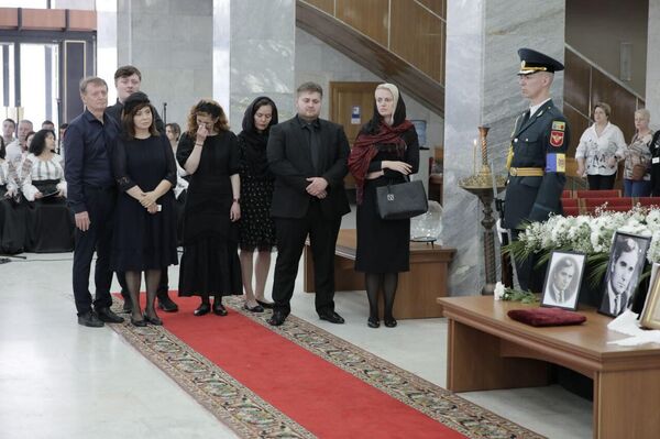 Церемония прощания с детским писателем Спиридоном Вангели в Кишиневе. - Sputnik Молдова