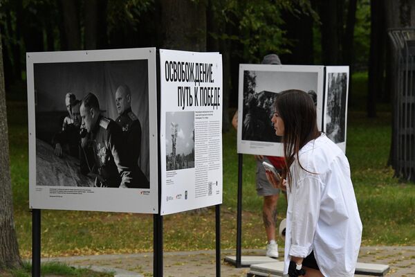 Expozițiile de fotografie &quot;Eliberarea. Calea spre Victorie&quot; au fost deschise în Belarus - Sputnik Moldova