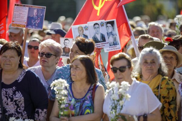 Марш в честь 80-й годовщины освобождения Молдовы от фашистской оккупации - Sputnik Молдова