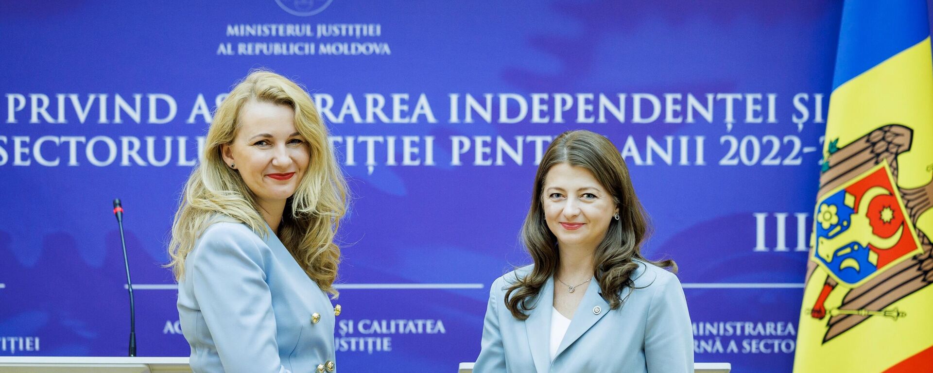 Инесе Либиня-Эгнере и Вероника Михайлов-Морару - Sputnik Молдова, 1920, 09.09.2024