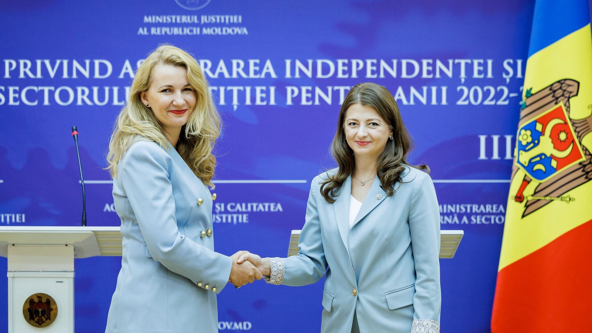 Инесе Либиня-Эгнере и Вероника Михайлов-Морару - Sputnik Молдова, 1920, 09.09.2024