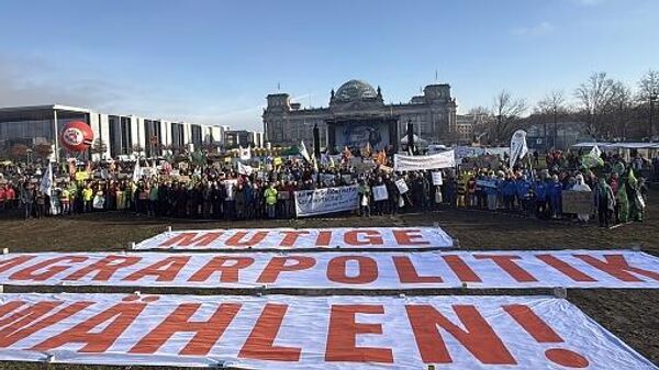 Fermierii protestează împotriva politicilor agricole guvernamentale la Berlin, Germania. 18 ianuarie 2025 - Sputnik Moldova