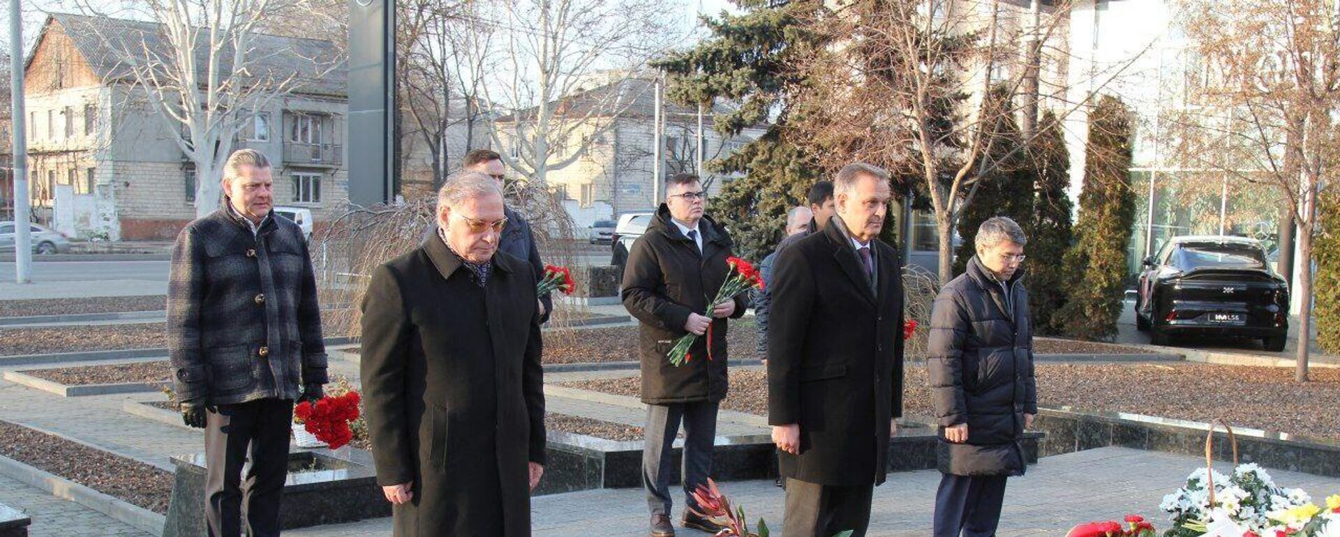Послы России, Белоруссии и Казахстана в Молдове возложили цветы к Мемориалу жертвам фашизма в Кишиневе - Sputnik Молдова, 1920, 28.01.2025