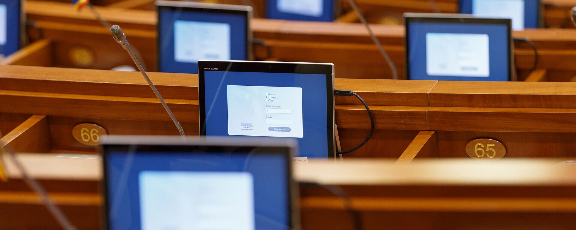 Центризбирком Молдовы распределил мандаты нового парламента - Sputnik Молдова, 1920, 05.10.2025