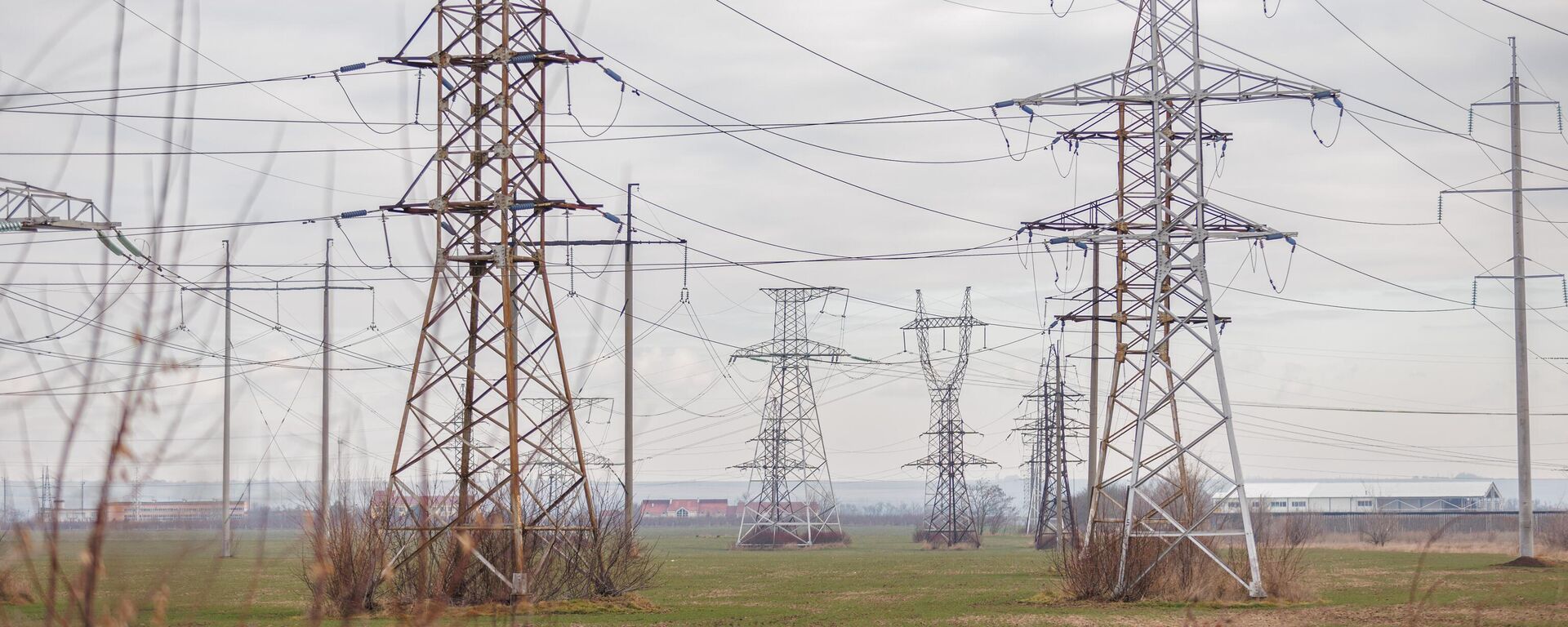 Молдова построит новые линии электропередачи для взаимоподключения  с Румынией и Украиной - Sputnik Молдова, 1920, 10.11.2025