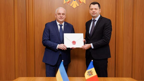 Secretarul de Stat al Ministerului Afacerilor Externe al Republicii Moldova, Serghei Mihov, a acceptat copiile scrisorilor de acreditare ale ambasadorului Ucrainei în Republica Moldova, Paun Rogovei - Sputnik Moldova