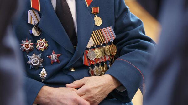 Награждение ветеранов в посольстве России в Кишиневе медалями в честь 80-летия Победы - Sputnik Молдова