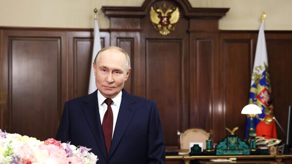 Президент Владимир Путин поздравил женщин России с Международным женским днем - Sputnik Молдова