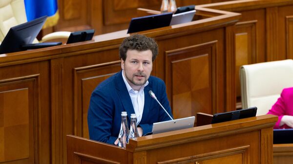 Перчун призвал лишать педагогов степени за отказ распространять новую идеологию - Sputnik Молдова