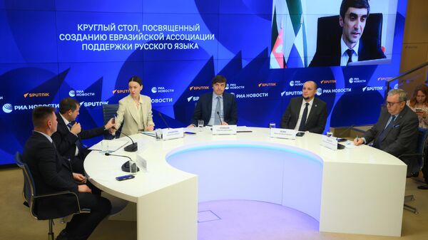 Круглый стол, посвященный созданию Евразийской ассоциации поддержки русского языка - Sputnik Молдова