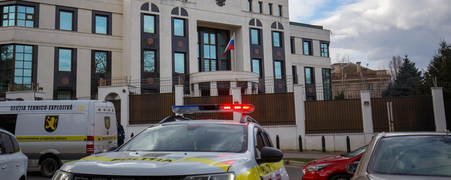 МИД РФ выразил протест в связи с блокированием российского посольства в Кишиневе - Sputnik Молдова, 1920, 19.03.2025
