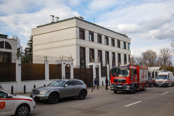 Полиция Молдовы проверяет сообщение о минировании здания посольства России в Кишиневе. - Sputnik Молдова