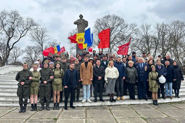Марш в Рышканах в честь 81-й годовщины освобождения города от фашистов Марш в Рышканах в честь 81-й годовщины освобождения города от фашистов - Sputnik Молдова