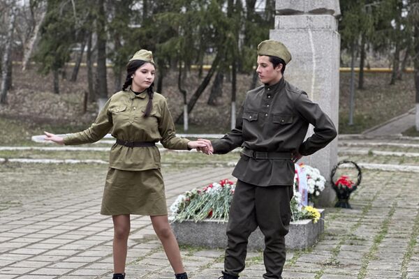Мероприятия по случаю 81-й годовщины освобождения Единец, Флорешт и Дондюшан от фашистской оккупации Мероприятия по случаю 81-й годовщины освобождения Единец, Флорешт и Дондюшан от фашистской оккупации - Sputnik Молдова