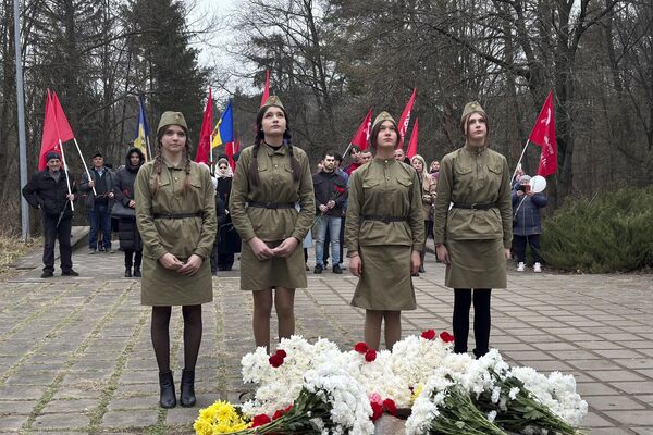 Мероприятия по случаю 81-й годовщины освобождения Единец, Флорешт и Дондюшан от фашистской оккупации Мероприятия по случаю 81-й годовщины освобождения Единец, Флорешт и Дондюшан от фашистской оккупации - Sputnik Молдова