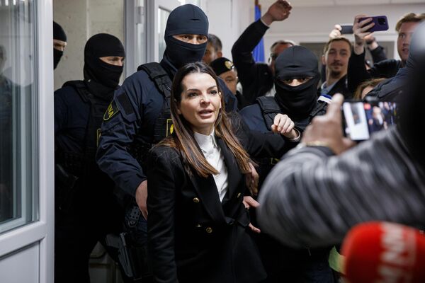 Башкан Гагаузии Евгения Гуцул в здании суда сектора Чеканы Башкан Гагаузии Евгения Гуцул в здании суда сектора Чеканы - Sputnik Молдова