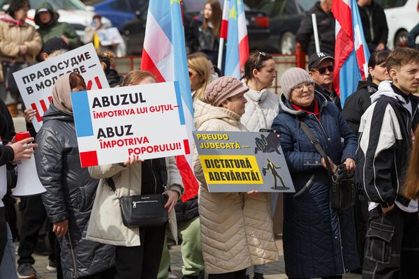 Протест в поддержку Евгении Гуцул возле здания суда сектора Чеканы Протест в поддержку Евгении Гуцул возле здания суда сектора Чеканы - Sputnik Молдова