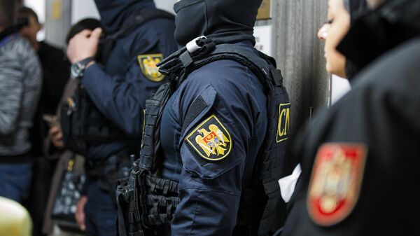 Офицеры НАЦ в суде - Sputnik Молдова