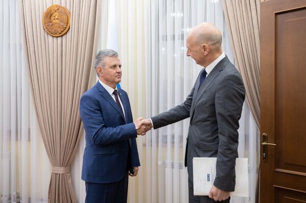 Глава Приднестровья Вадим Красносельский встретился со спецпредставителем ОБСЕ Томасом Ленком - Sputnik Молдова