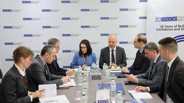 Встреча политпредставителей Кишинева и Тирасполя Олега Серебряна и Виталия Игнатьева в офисе Миссии ОБСЕ в Бендерах - Sputnik Молдова
