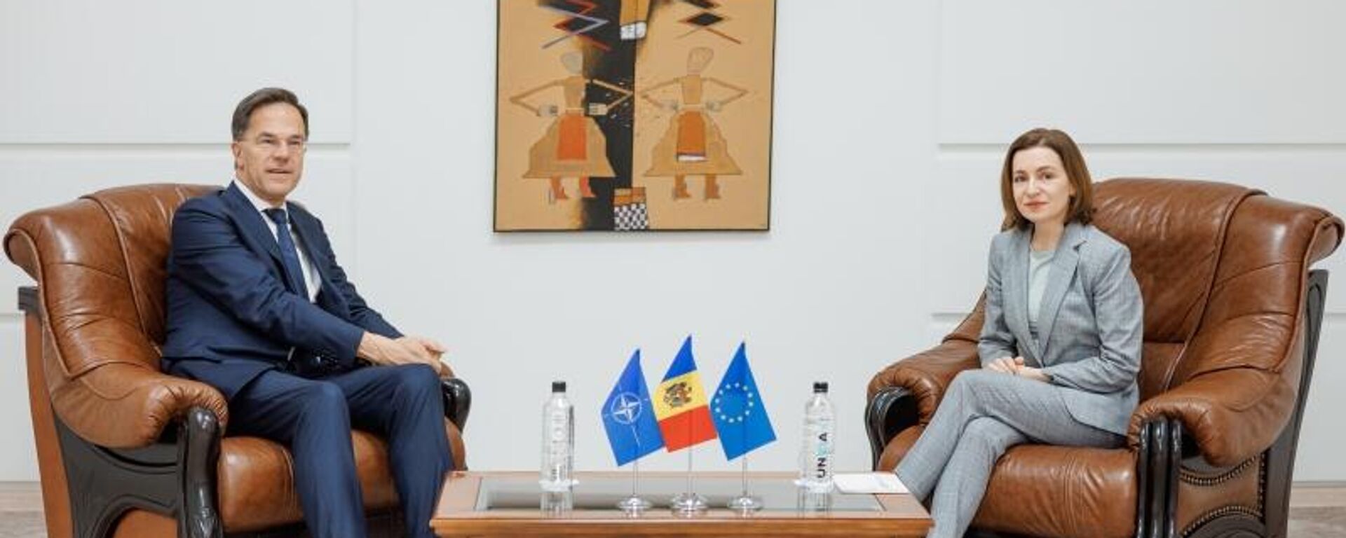 Генсек НАТО Марк Рютте и президент Молдовы Майя Санду на встрече в Кишиневе - Sputnik Молдова, 1920, 16.04.2025