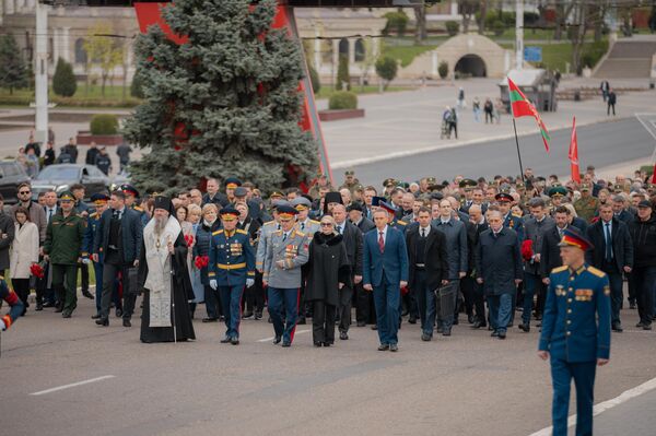 Церемония перезахоронения Неизвестного Солдата в Тирасполе Церемония перезахоронения Неизвестного Солдата в Тирасполе - Sputnik Молдова