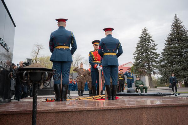 Церемония перезахоронения Неизвестного Солдата в Тирасполе Церемония перезахоронения Неизвестного Солдата в Тирасполе - Sputnik Молдова