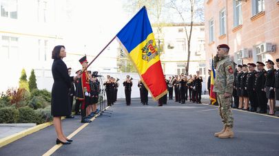 Министр внутренних дел Даниелла Мисаил-Никитин на церемонии отправки молдавских карабинеров в Косово в рамках миротворческой миссии