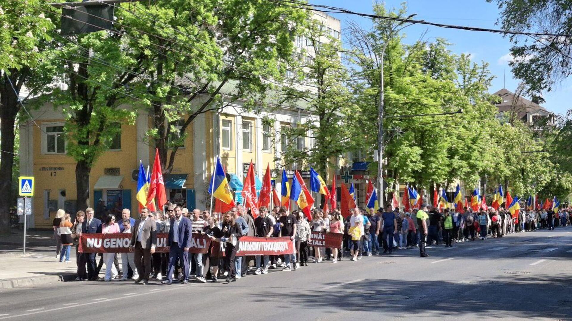 Первомай в Кишиневе: колонна с оркестром прошла по центру города - Sputnik Молдова, 1920, 01.05.2025