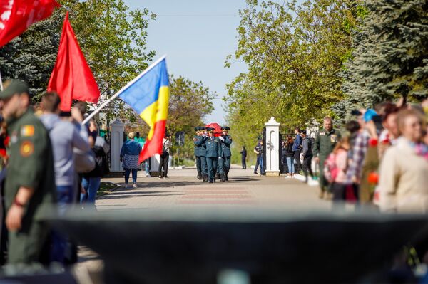 Церемония захоронения 22 неизвестных солдат Красной армии на воинском кладбище мемориала &quot;Шерпенский плацдарм&quot;. - Sputnik Молдова