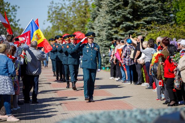 Церемония захоронения 22 неизвестных солдат Красной армии на воинском кладбище мемориала &quot;Шерпенский плацдарм&quot;. - Sputnik Молдова