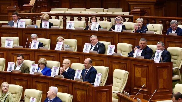 Оппозиция Молдовы провела акцию Бессмертный полк в парламенте республики - Sputnik Молдова