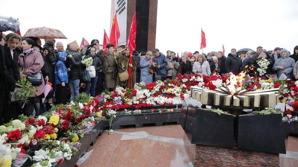 Вечный огонь памяти народной: в Кишиневе 80-летие Победы отметили торжественным маршем - Sputnik Молдова