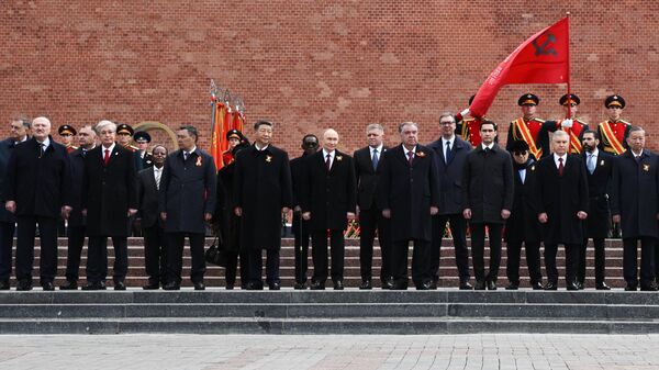 Ceremonia de depunere a coroanelor de flori la Mormântul Soldatului Necunoscut - Sputnik Moldova