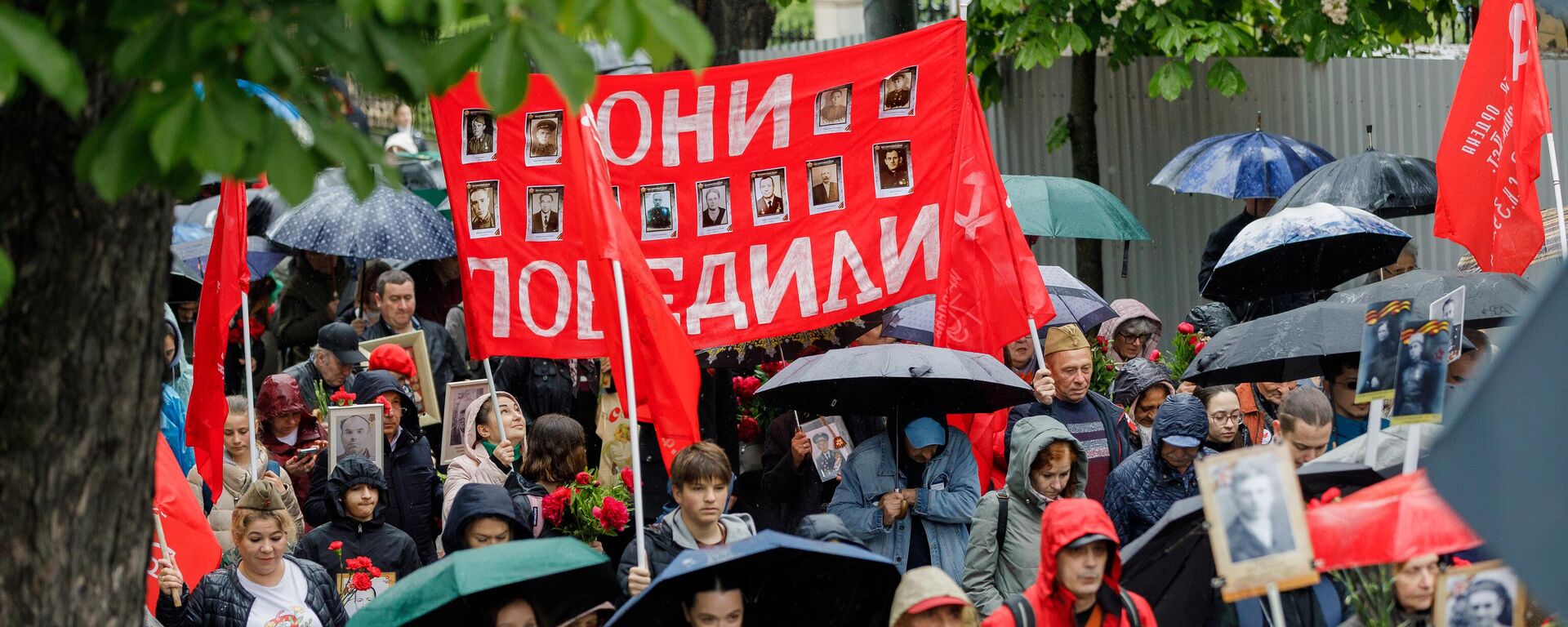 С песнями, оркестром и под дождем: Молдова широко отметила 80-летие Победы - Sputnik Молдова, 1920, 09.05.2025