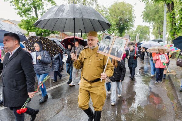Марш Победы и шествие Бессмертного полка в Кишиневе 9 мая Марш Победы и шествие Бессмертного полка в Кишиневе 9 мая - Sputnik Молдова