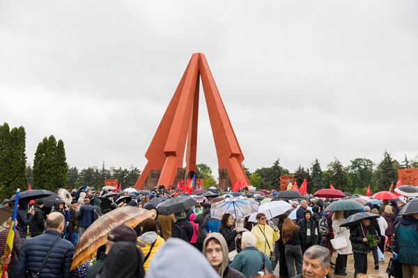 Марш Победы и шествие Бессмертного полка в Кишиневе 9 мая Марш Победы и шествие Бессмертного полка в Кишиневе 9 мая - Sputnik Молдова
