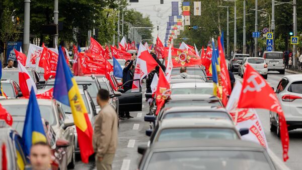 Raliu automobilistic în Chișinău, cu ocazia împlinirii a 80 de ani de la Ziua Victoriei - Sputnik Moldova