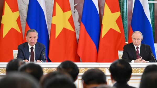 То Лам и Владимир Путин - Sputnik Moldova