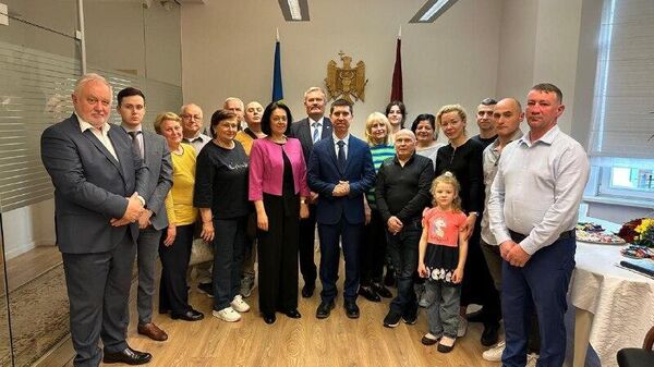 Михай Попшой, воспользовавшись служебной поездкой в Латвию, встретился там с молдавской диаспорой - Sputnik Молдова