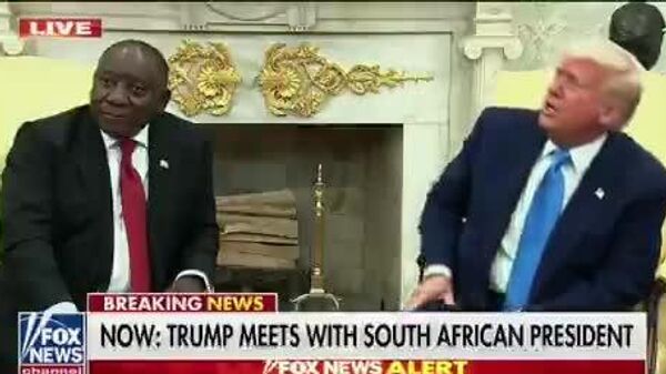 Trump a stins luminile în Biroul Oval și i-a arătat președintelui sud-african imagini video cu politicieni din această țară care cereau uciderea albilor - Sputnik Moldova