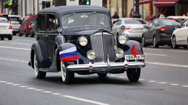 Parada vehiculelor retro a avut loc sâmbătă în Sankt Petersburg, în acest an spectatorii au putut vedea 322 de unități de vehicule retro - Sputnik Moldova
