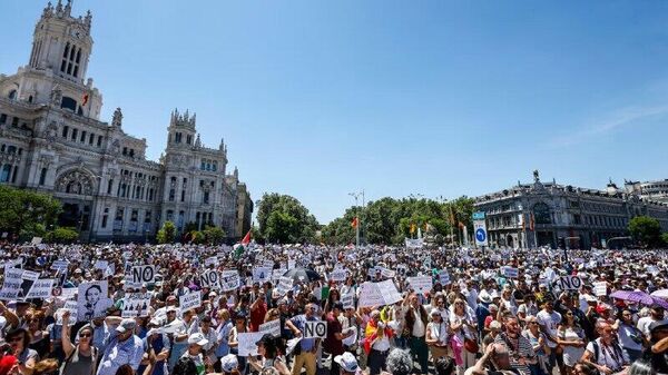 Тридцать тысяч человек приняли участие в протестах в Мадриде за улучшения сферы здравоохранения - Sputnik Молдова